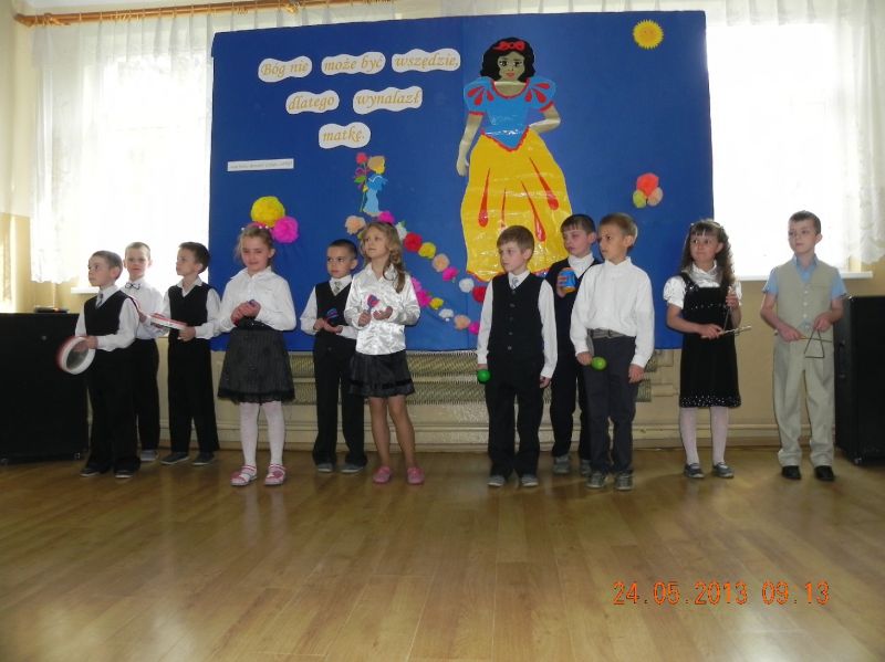 Dzień Matki w Filialnej Szkole w Więsławicach