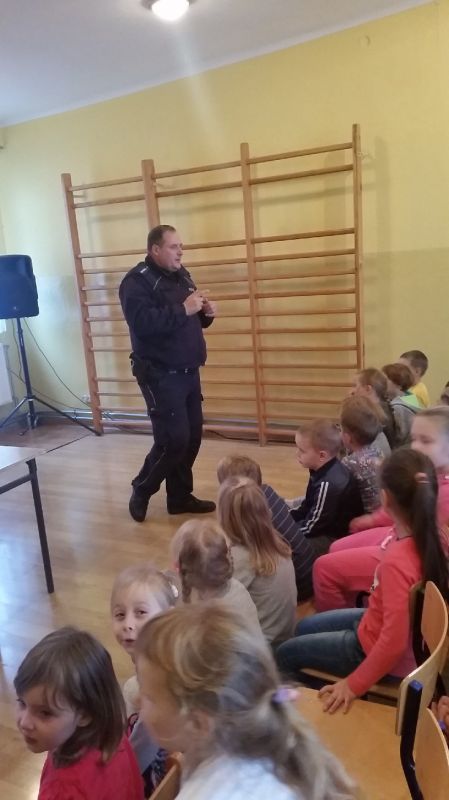 Spotkanie z policjantem w Szkole Filialnej w Więsławicach